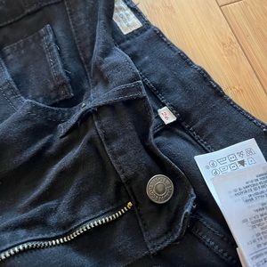 Levi’s black jeans cropped